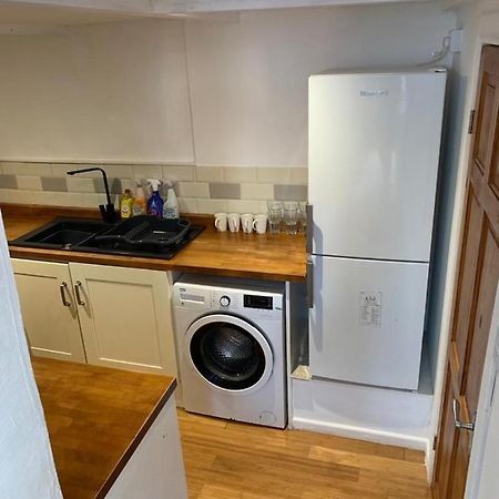 Beautiful Studio Apartment Milford Haven Zewnętrze zdjęcie