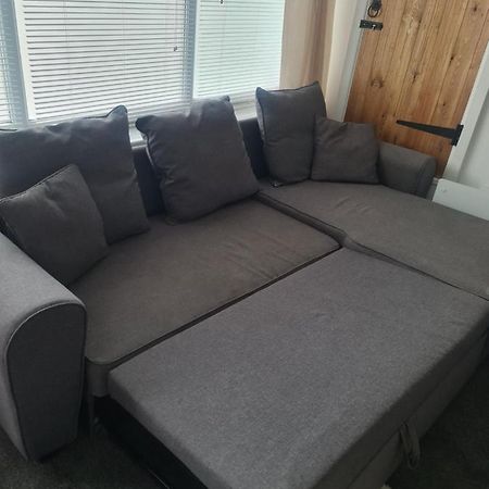 Beautiful Studio Apartment Milford Haven Zewnętrze zdjęcie