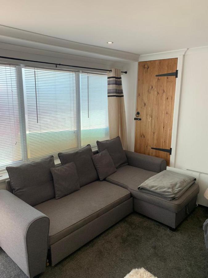Beautiful Studio Apartment Milford Haven Zewnętrze zdjęcie