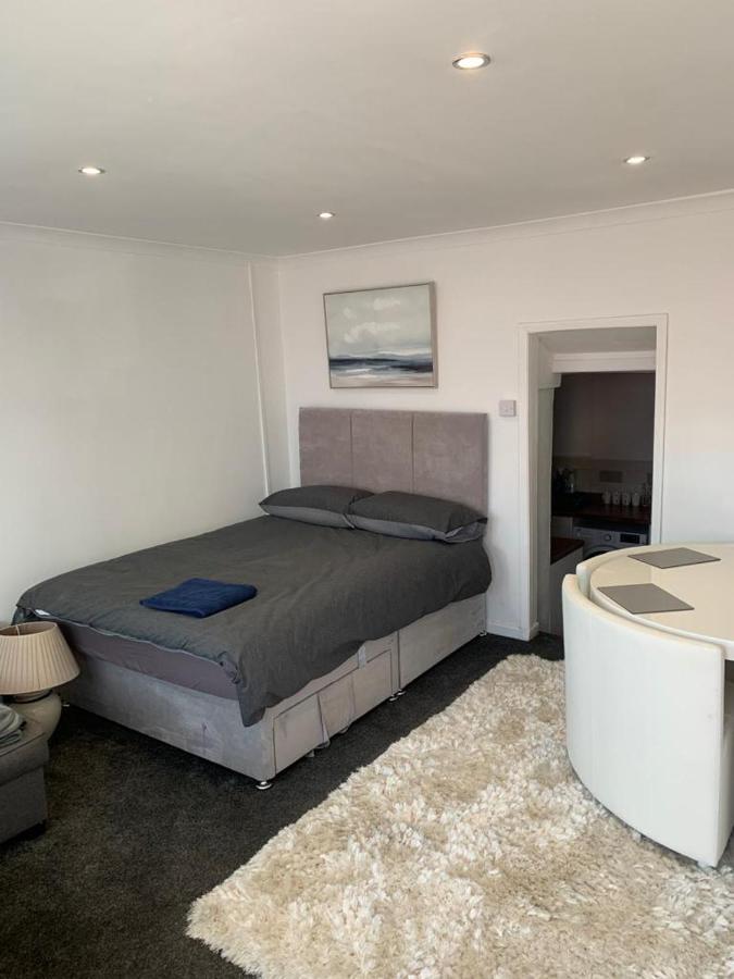 Beautiful Studio Apartment Milford Haven Zewnętrze zdjęcie