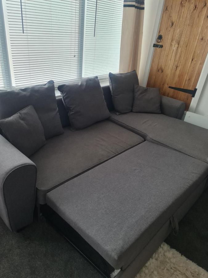 Beautiful Studio Apartment Milford Haven Zewnętrze zdjęcie
